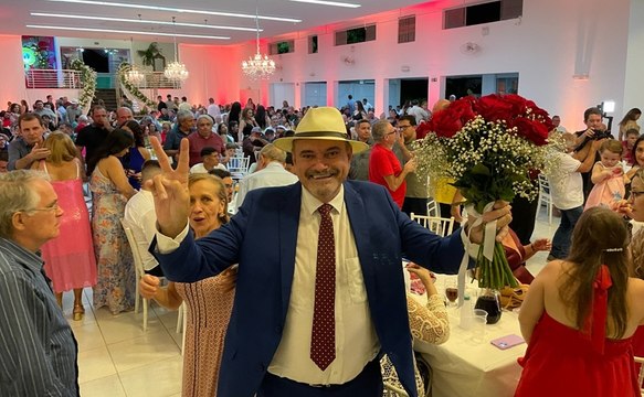 Com salão lotado, festa de aniversário de Jeová Campos é marcada por homenagens em Cajazeiras