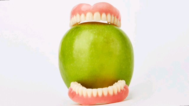 comment manger avec mon prothèse dentaire amovible كيفية الأكل بطقم الأسنان حديث التركيب