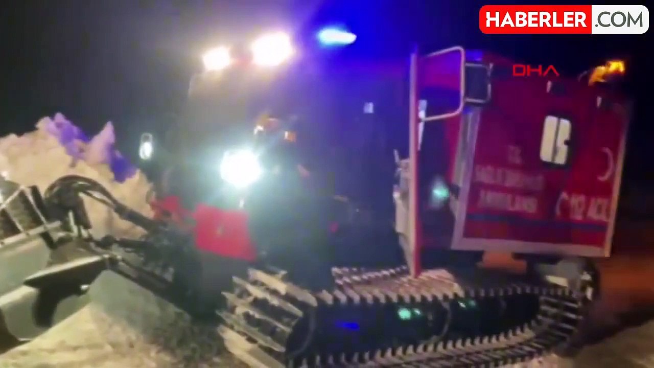 Van'da çığ altında kalan genç hastaya ekipler müdahale etti