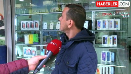 Télécharger la video: İzmir'de Kaldırım Taşıyla Dükkanın Camını Kırıp Cep Telefonu Çalan Şüpheli Yakalandı