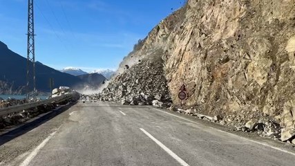 Heyelan oldu, milletvekili mahsur kaldı