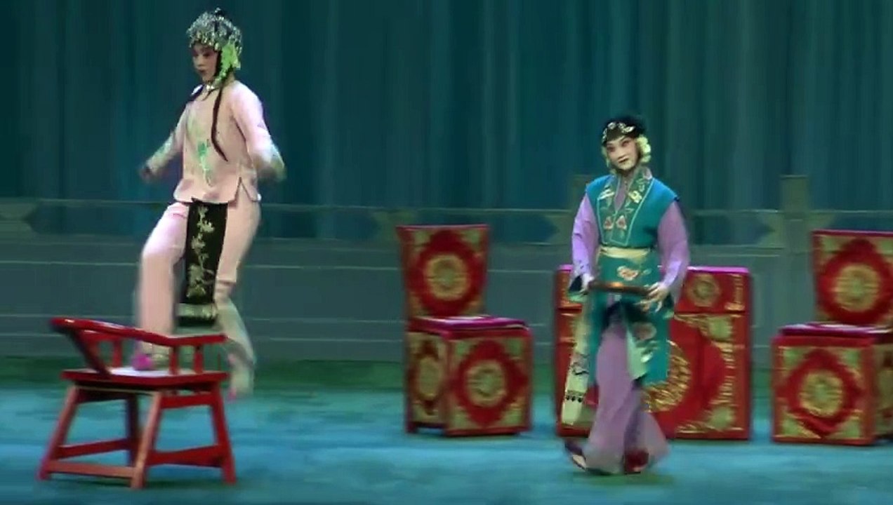 【傳統戲曲】京劇《掛畫》是在嫁人的良辰吉日 花旦耶律含嫣喜悅的佈置新房  挑選畫軸  親自懸掛  表現一種做工令人驚詫的身段美