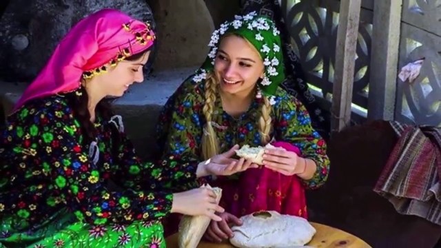 Bir Ay Doğar İlk Akşamdan Geceden