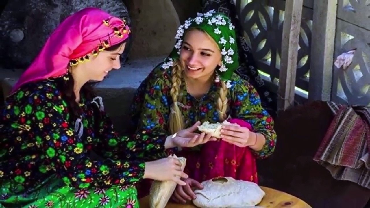 Bir Ay Doğar İlk Akşamdan Geceden