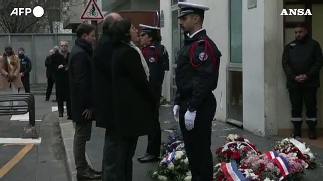 Terrorismo, Parigi ricorda l'attentato alla sede di Charlie Hebdo