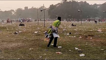 ব্রিগেড সমাবেশ শেষ হতেই জঞ্জাল পরিষ্কারের কাজে হাত লাগালেন বাম কর্মী সমর্থকরা! | Oneindia Bengali