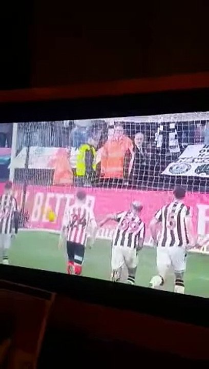 Isak scored a penalty against the scum 3-0