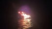 URGENTE! Lancha pega fogo na Bahia Marina; veja vídeo