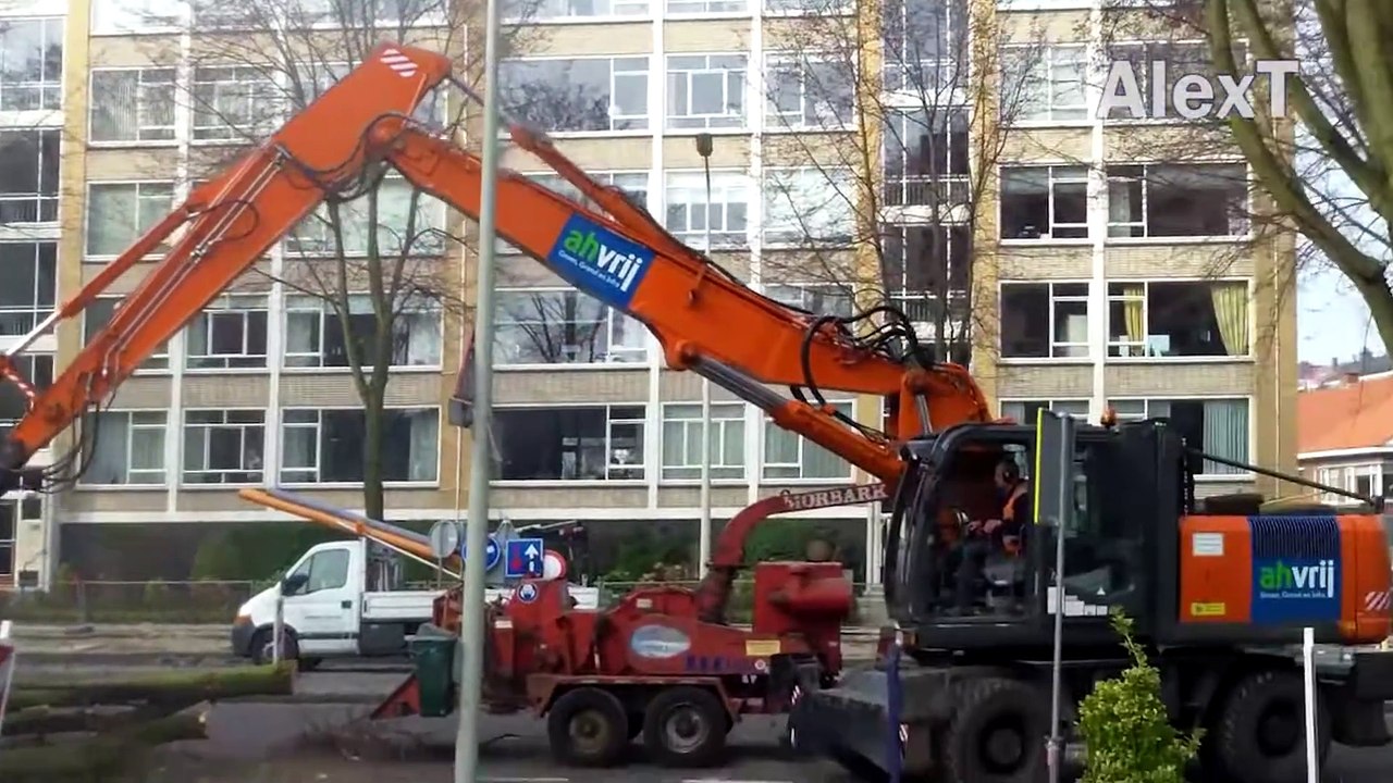 Dangerous Biggest Wood Crusher Root Stump Shredder Equipment, Fastest Whole Tree Chipping Machin