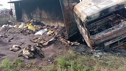 स्टेयरिंग  फेल होने से ट्रेलर में लगी आग