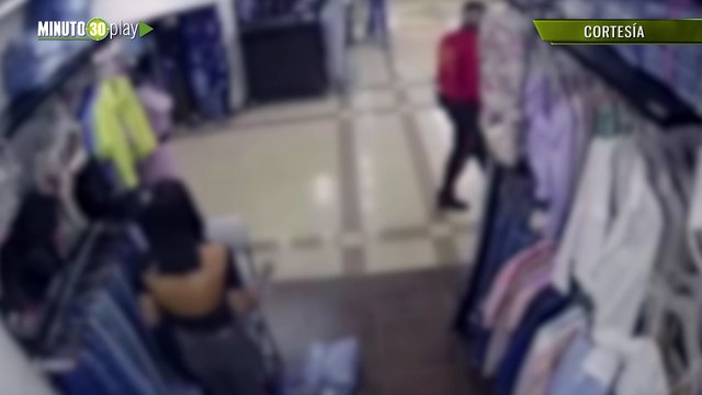 Persiguieron a ladrón en Envigado y cuando lo alcanzaron le dieron unas 'caricias', hasta lo 'empelotaron'