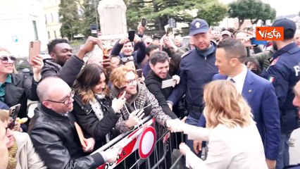 Meloni a Campobasso, una signora la abbraccia e si commuove: Ti voglio bene Gorgia