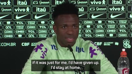 Скачать видео: Vinicius in tears as answer on racism leads to ovation