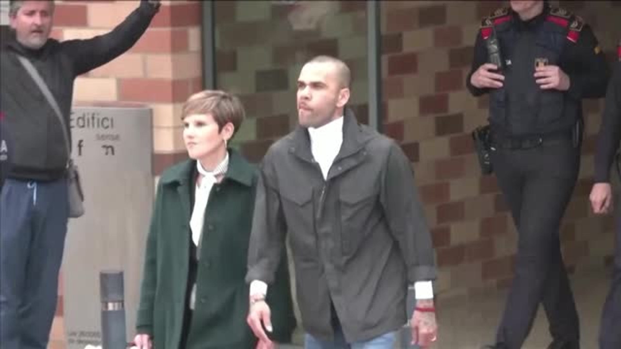 Justice - Dani Alves paye sa caution et sort de prison