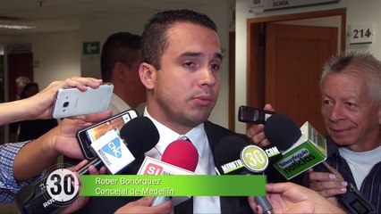 25-07-17-por-sus-98-anos-de-aporte-social-la-fla-recibio-la-orden-al-merito-don-juan-corral-categoria-oro