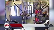 Captan a hombre tirando a mujer discapacitada contra el suelo para robarle