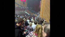 Attentato a Mosca: persone in fuga dalla sala concerti durante l'attacco
