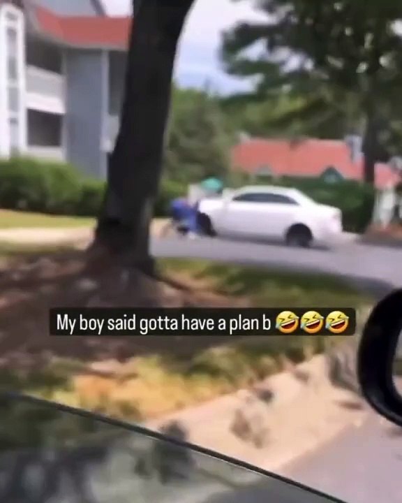 Man runs away from his girlfriend on a scooter, after she found out he cheated on her