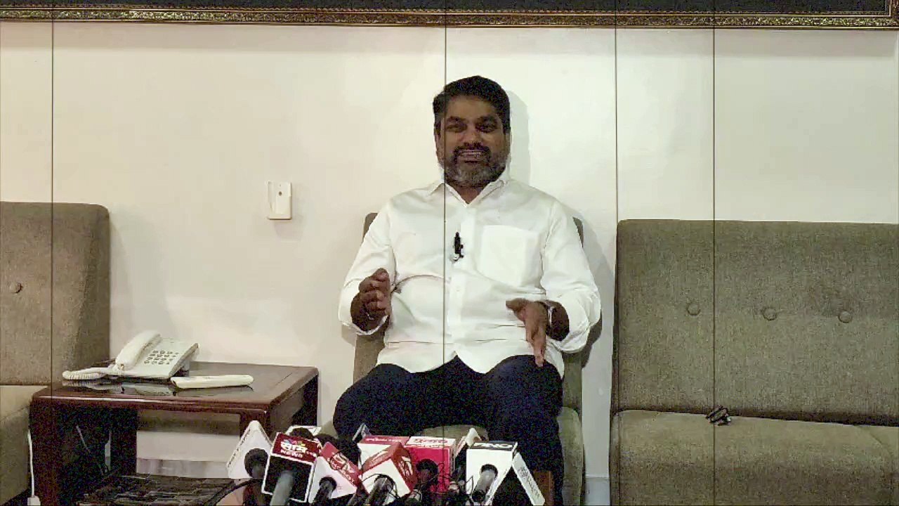 "अजून उमेदवार निश्चित  नाही म्हणजे महायुतीत जास्त  भांडणे आहेत हे स्पष्ट होते.."