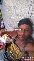 Lloro al celebrar su cumpleaños solo y su video se viralizo