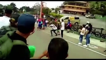 19-02-19 video del empujon a hombre que tumbó ciclistas