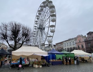 Wędliny, miody i rękodzieło. Jarmark Wielkanocny 2024 na rynku w Lesznie
