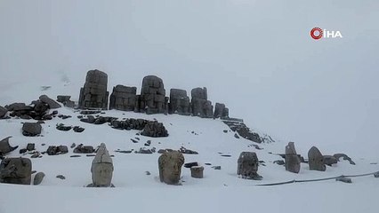 Nemrut Dağı baharda kışı yaşıyor