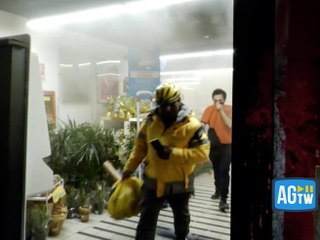 Roma, tensione al corteo antagonista: assaltato supermercato