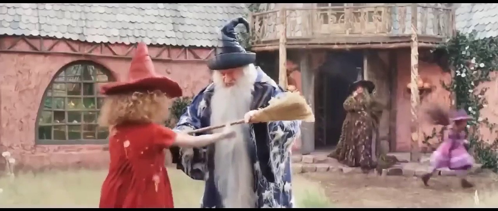 Küçük Cadı Filmi Türkçe Dublaj Film izle macera büyü filmi