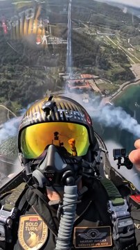 Çanakkale Zaferimiz için uçuş yapıp, şehitlikteki yüz yıllık kahramanlarımızı selamlayan SoloTürk