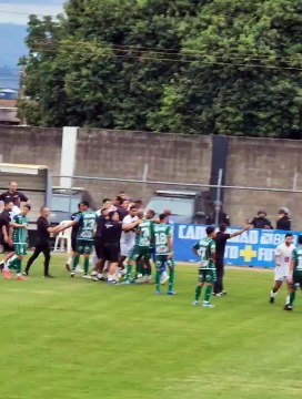 Torcedores e jogadores entram em confronto em estádio após jogo de semifinal entre Gama e Ceilândia