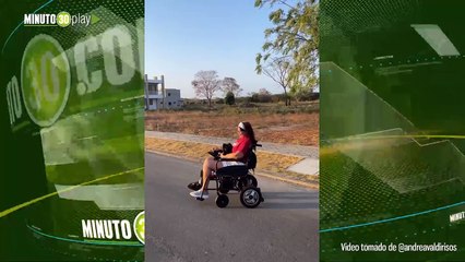 En silla de ruedas así apareció la mamá de Andrea Valdiri