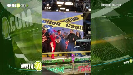 Si asi es de rojo Paola Jara sorprendió con llamativo vestido y dejó enamorados a seguidores