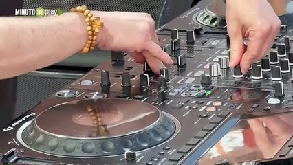 Guilherme, el cura DJ