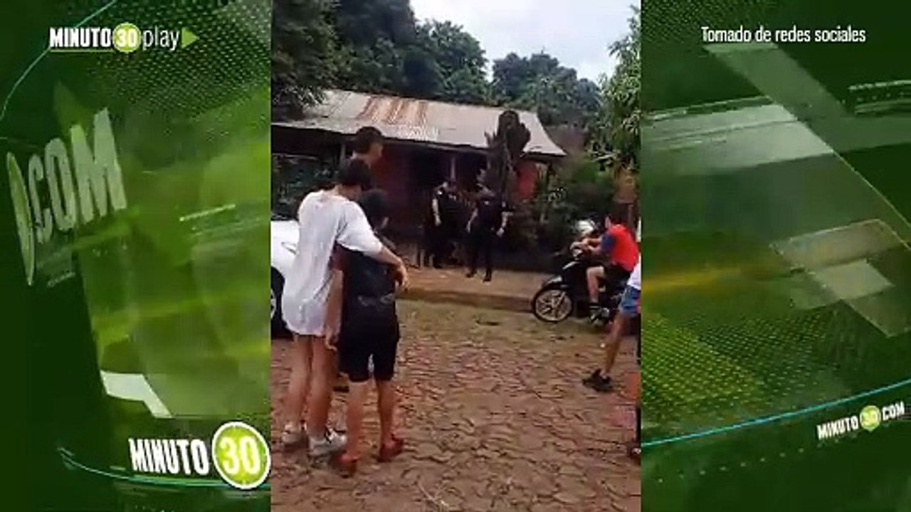 Árbitro no sacó roja, sacó un puñal en contra de un jugador de fútbol Parte 2 SIN AUTOPLAY