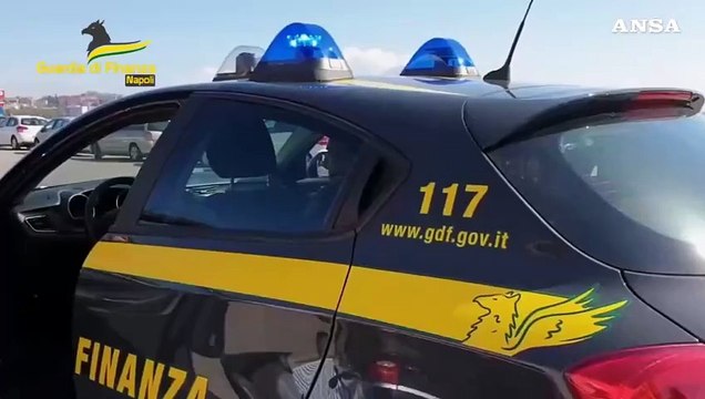 Tenta rapina a mano armata in un supermercato, un finanziere lo blocca