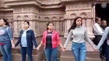 Feministas intentan vandalizar iglesia y feligreses no lo permiten