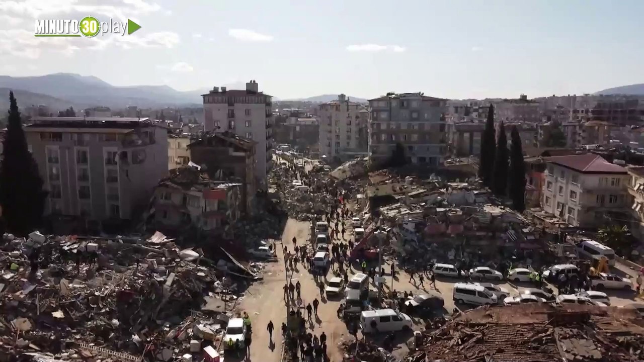 Vivos tras 54 horas bajo los escombros un milagro que mantiene la esperanza