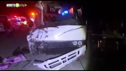 Suben a 39 los muertos al caer autobús con migrantes por un precipicio en Panamá