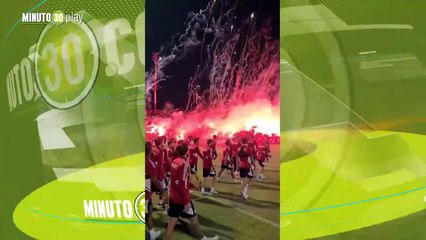 Si así es un entrenamiento cómo será una final. Hinchas sorprenden al Olympiacos de James