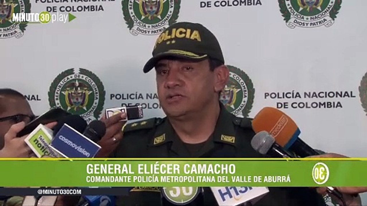 22-08-19 Descubrieron a dos personas en un bus en El Poblado con un fusil y elementos militares