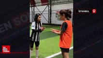 Kadınlar sosyalleşmek için halı sahada buluşup futbol oynuyor