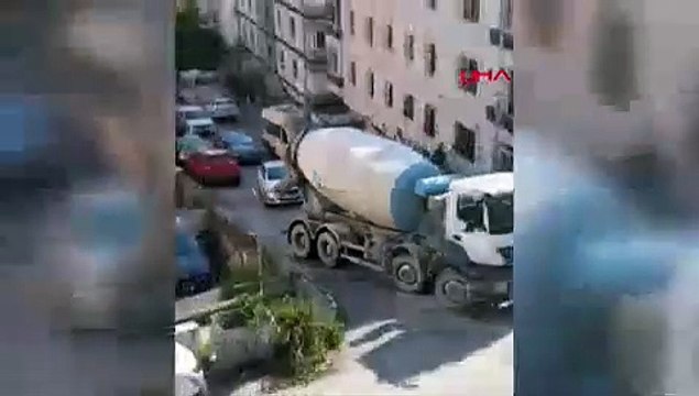 Beton mikseri betonu yola döktü!