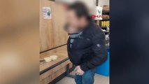 Marketten hırsızlık yaparken çalışana yakalandı