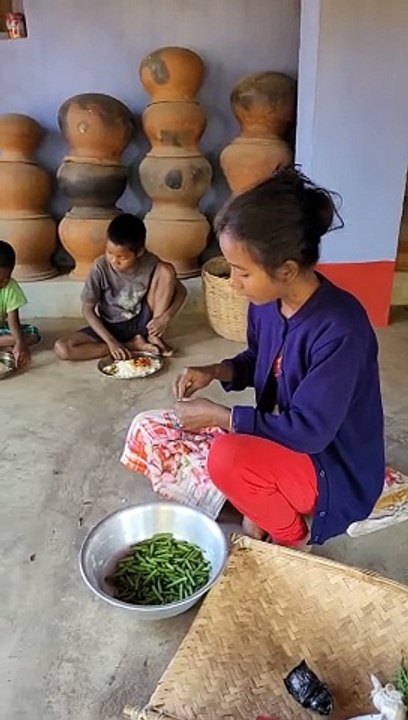 सुबह सुबह हम और टेम्पू क्या क्या खाते हैं देखिये  | indian village girl daily life vlog