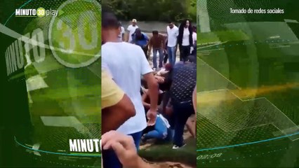 En pleno entierro se desplomó barranco y 30 personas cayeron