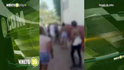 Se agarraron de las greñasamante y esposa de condenado se pelearon a fuera de la cárcel de Barranquilla