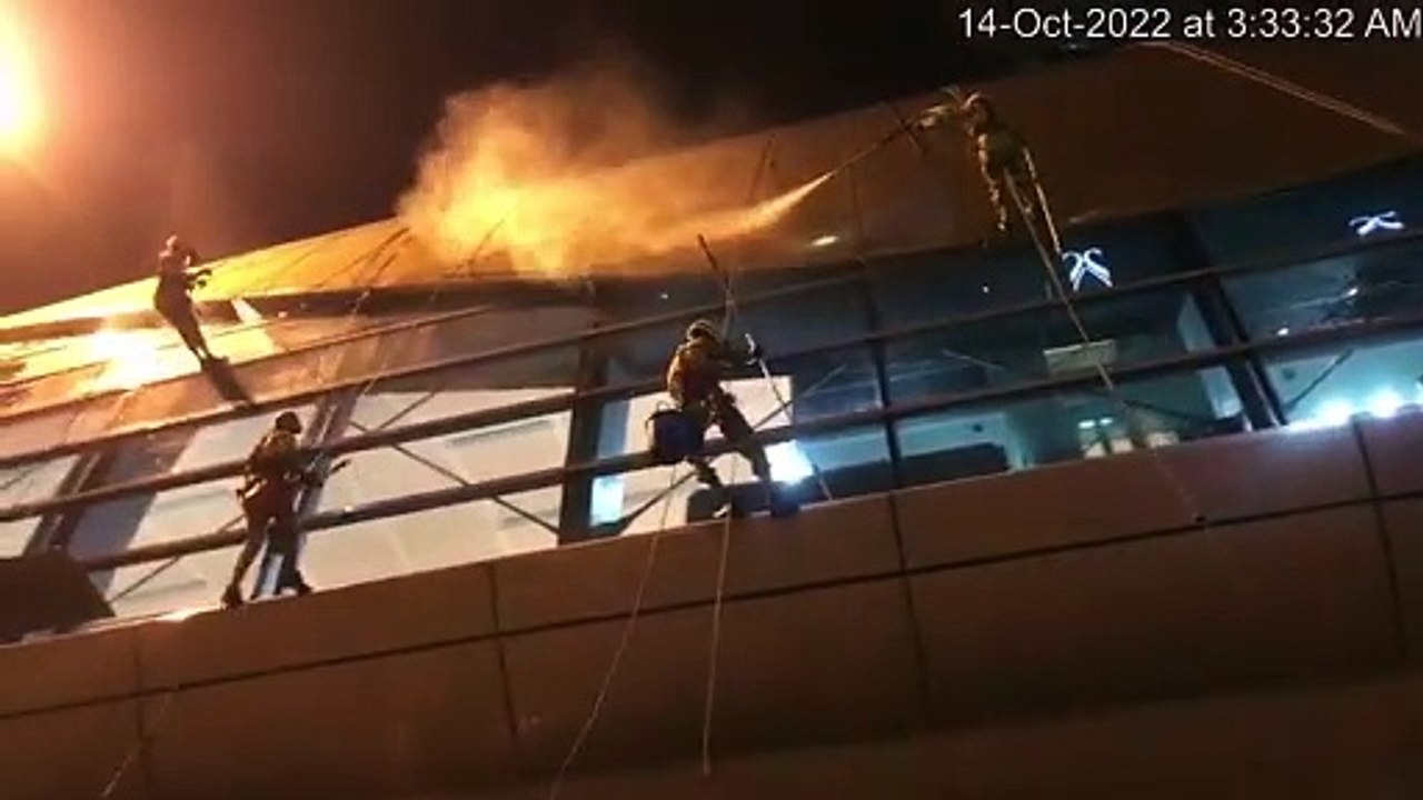 Dubai Metro | Dubai Internet City  metro staion Cleaning #Ropeaccess #Dubaimetro