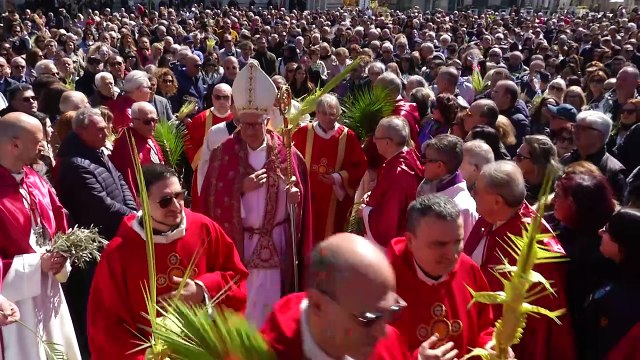 La benedizione delle Palme a Messina, mons. Accolla da piazza Duomo: Lasciamoci provocare da Cristo