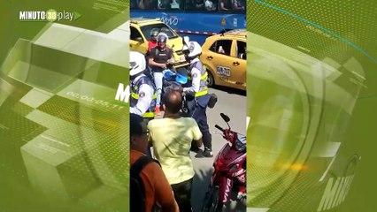 A los puños se fueron Agentes de Tránsito y ciudadanos en Cali